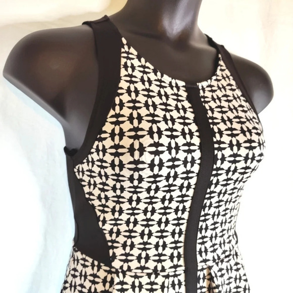 Skater Dress EUC ❤️ - Picture 2 of 10